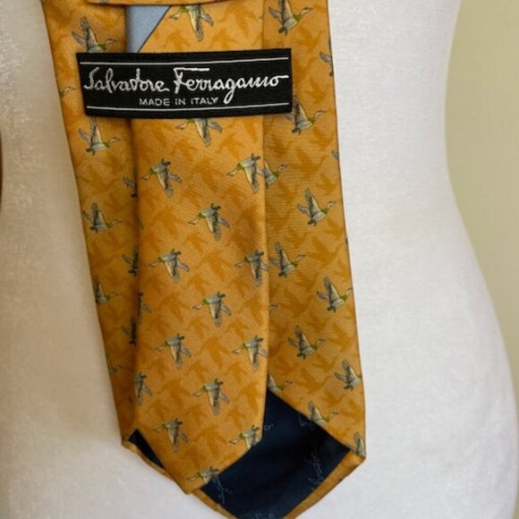 SALVATORE FERRAGAMO Silk Italian Yellow Gold Green Duck Vintage Tie - Picture 8 of 13